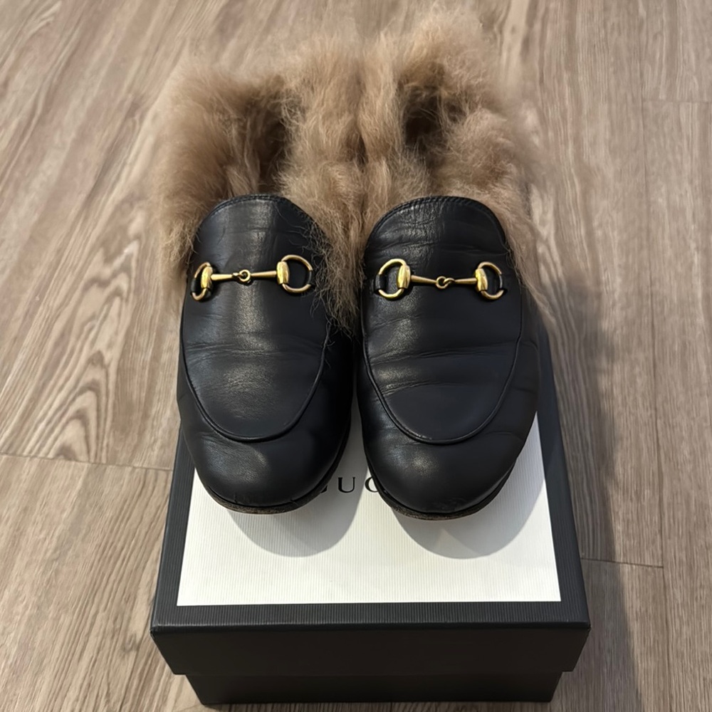 Gucci Black Leather Loafers with Fur Trim